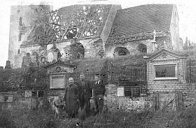 Przed ks. Siek, due wyzwanie, odbudowa kocioa w Bieniowie. 1946r.