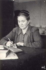 Pani Maria Krajczyk, pierwsza dyrektorka Szkoy Podstawowej.