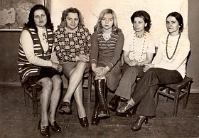 Okoo 1970r.-Od lewej, E.Sziler,S. Mandzeliska, S. Bumbul, K. Kozaczyska, E. Lejek.