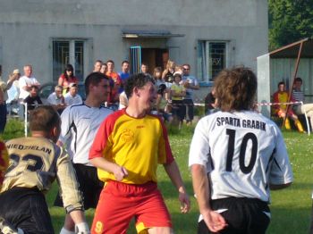 Mecz z Grabikiem wygrany 3:1(01-06-2008r.)Strzelec pierwszej bramki - Darek.