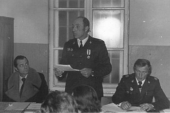 Ok. 1978r. Wieloletni prezes OSP Mirosaw Zapalski, obok z prawej St. Adach.